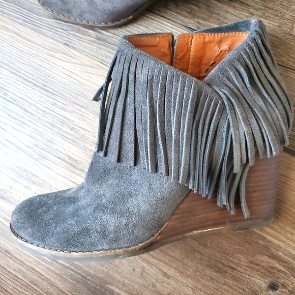 Lucky Brand | Yachin Fringe Booties - Picture 14 of 14